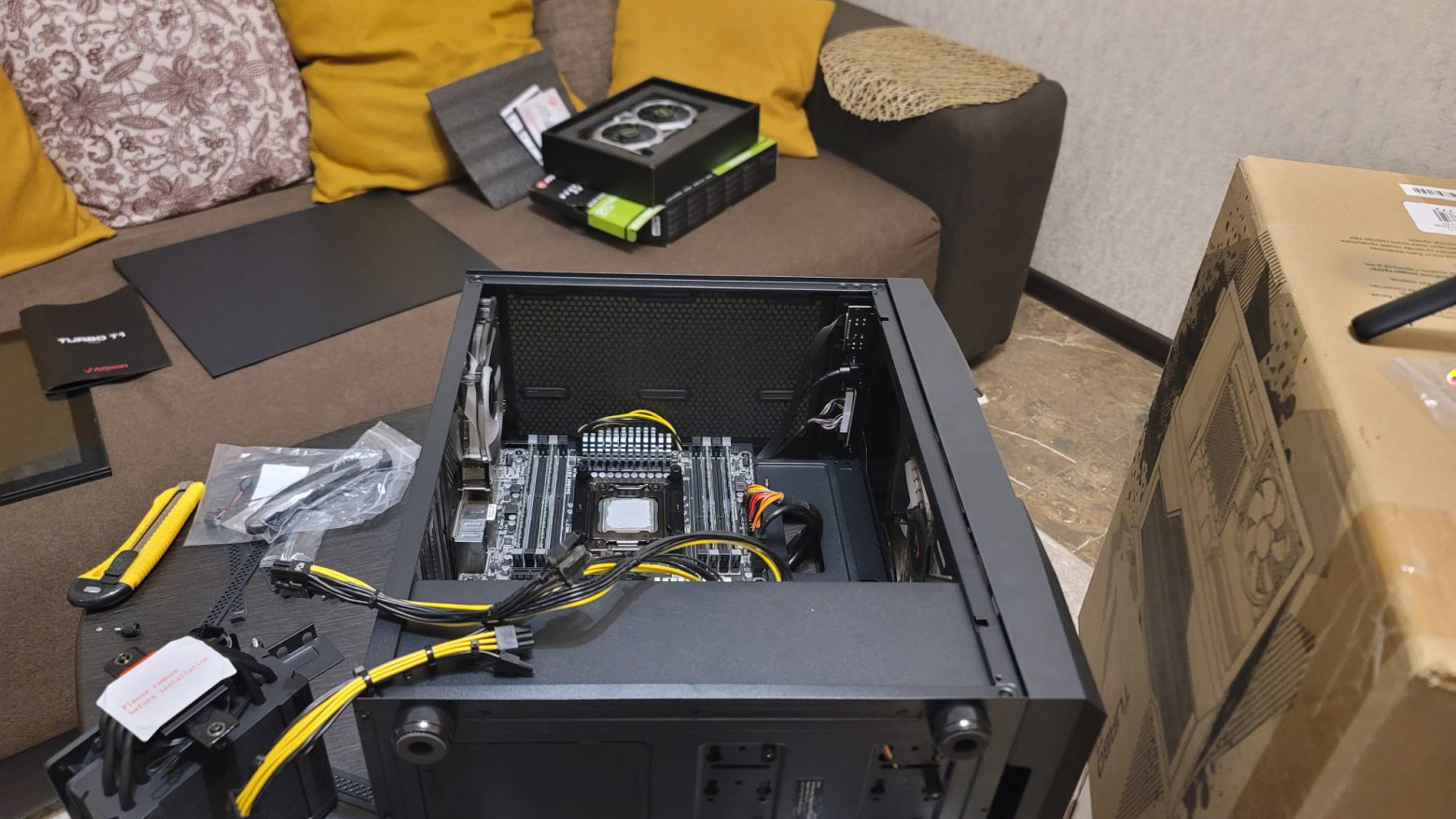  Gigabyte GA-X79-UP4 занимает свое место 